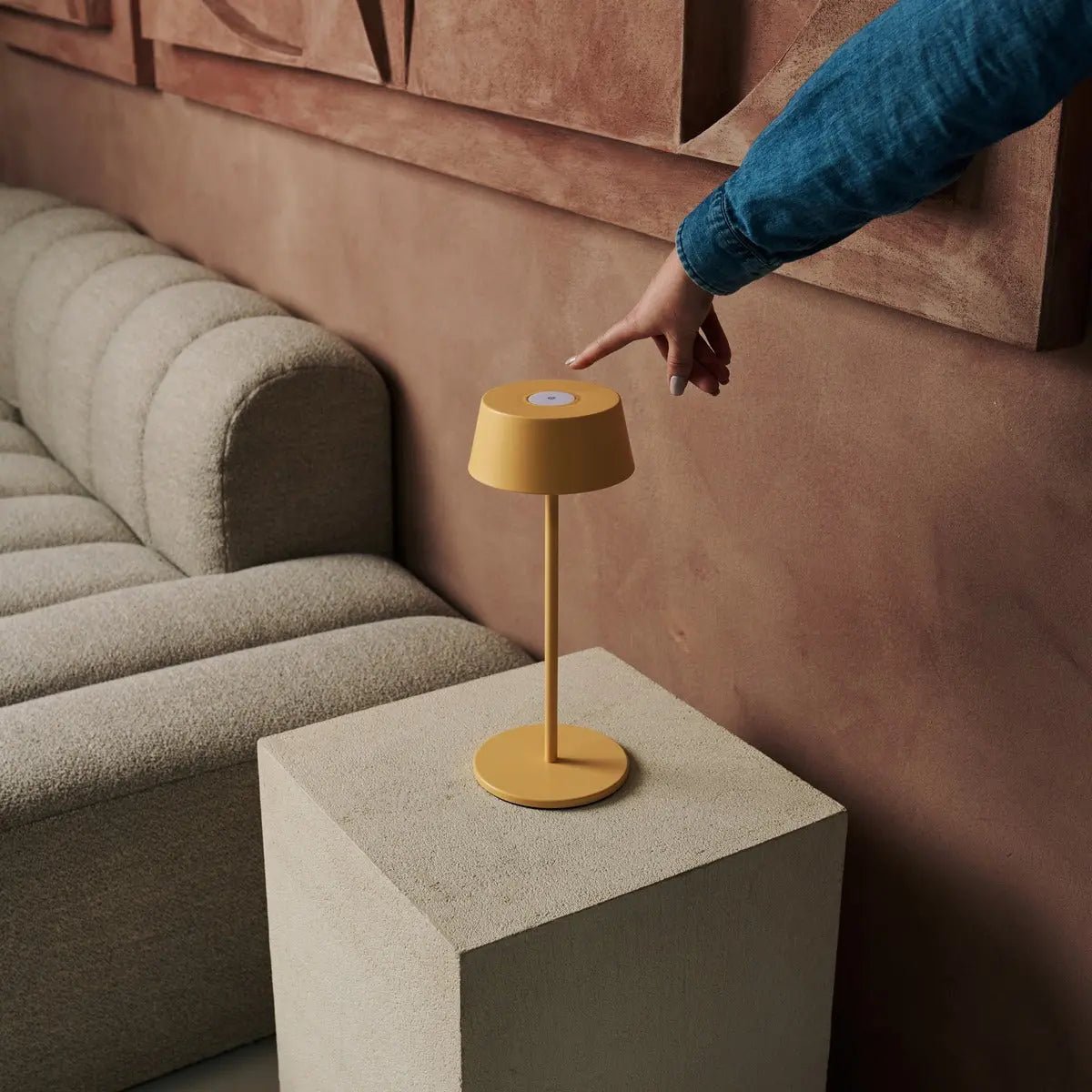 Tavellio-Amsterdam - Hugo Amber gele oplaadbare ijzeren tafellamp - dimbaar, stijlvol en draadloos