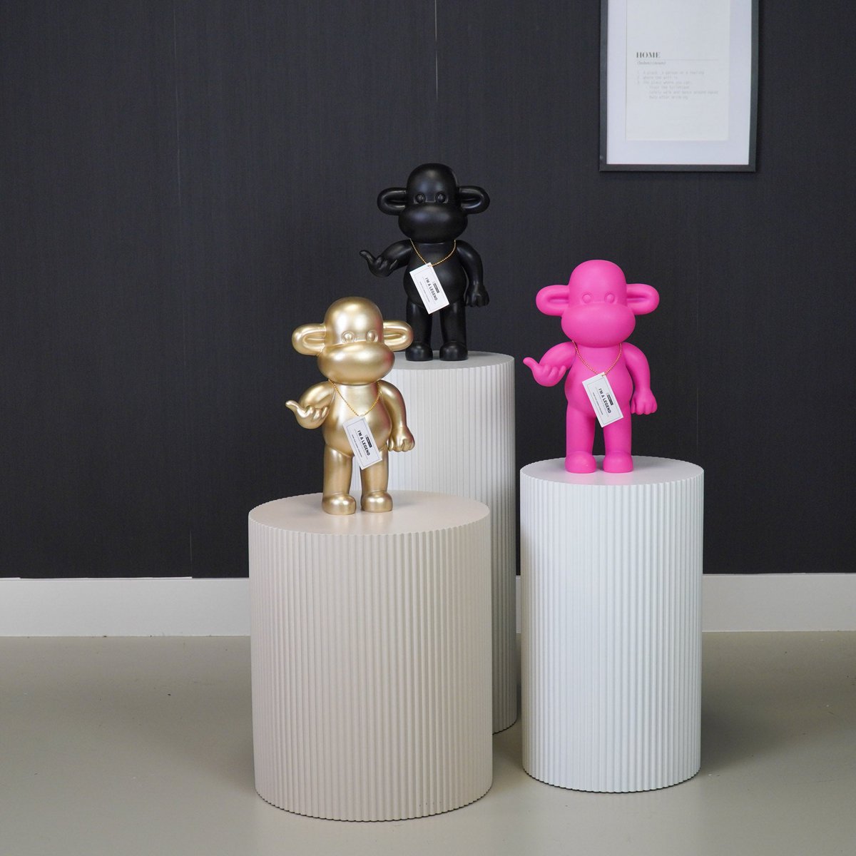 Housevitamin - Ornament - hang los aap beeldje 'de legende'- polyresin - roze - 20,5x13,5x35cm