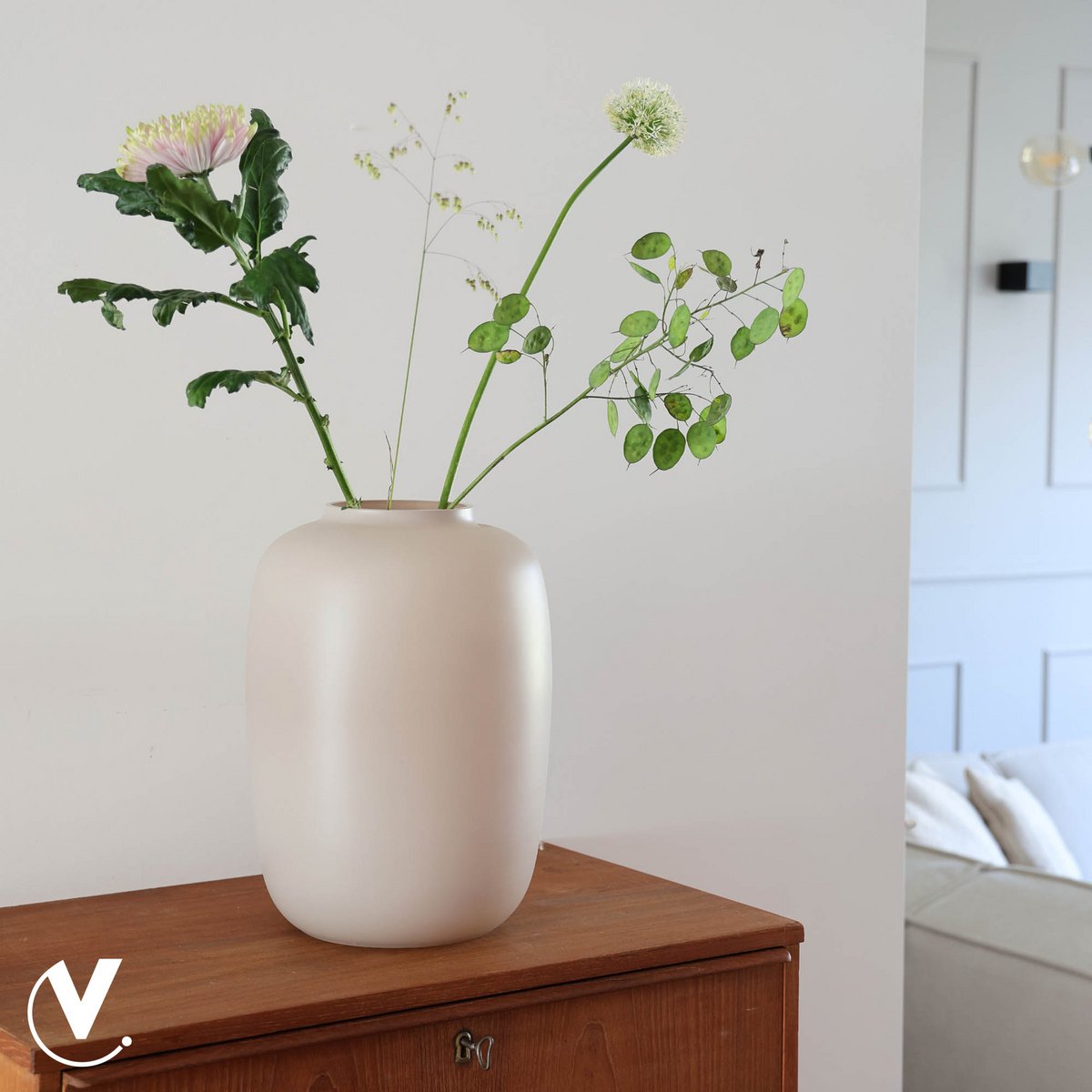 Vase the World - Vaas - Artic matte ivory