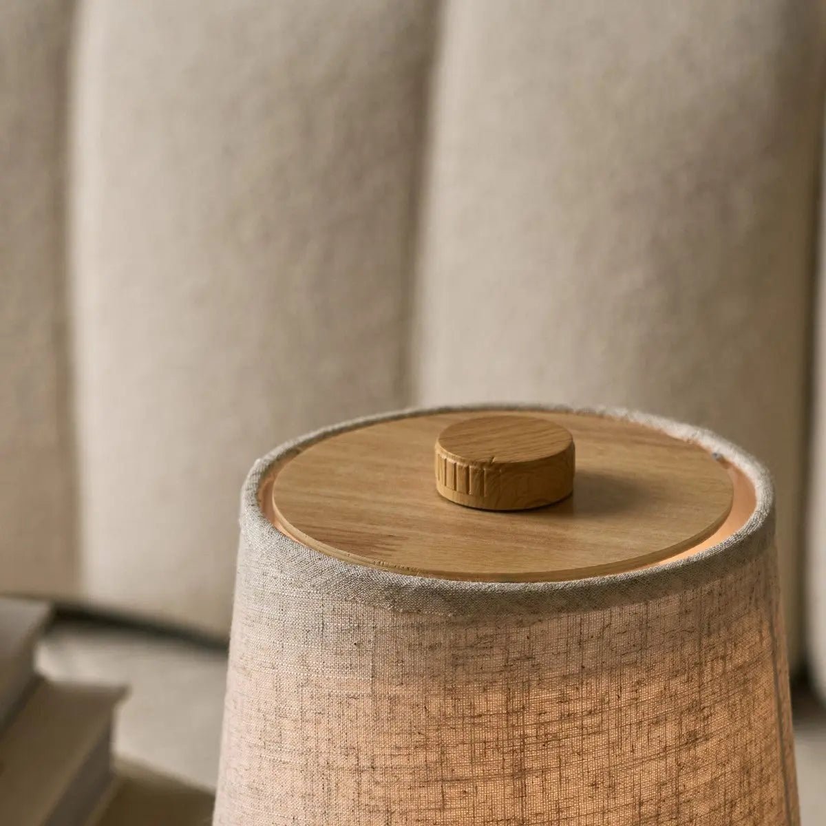 Tavellio-Amsterdam - Rover Lichtbruine Houten Oplaadbare Lamp | Snoerloos, dimbaar met stoffen kap