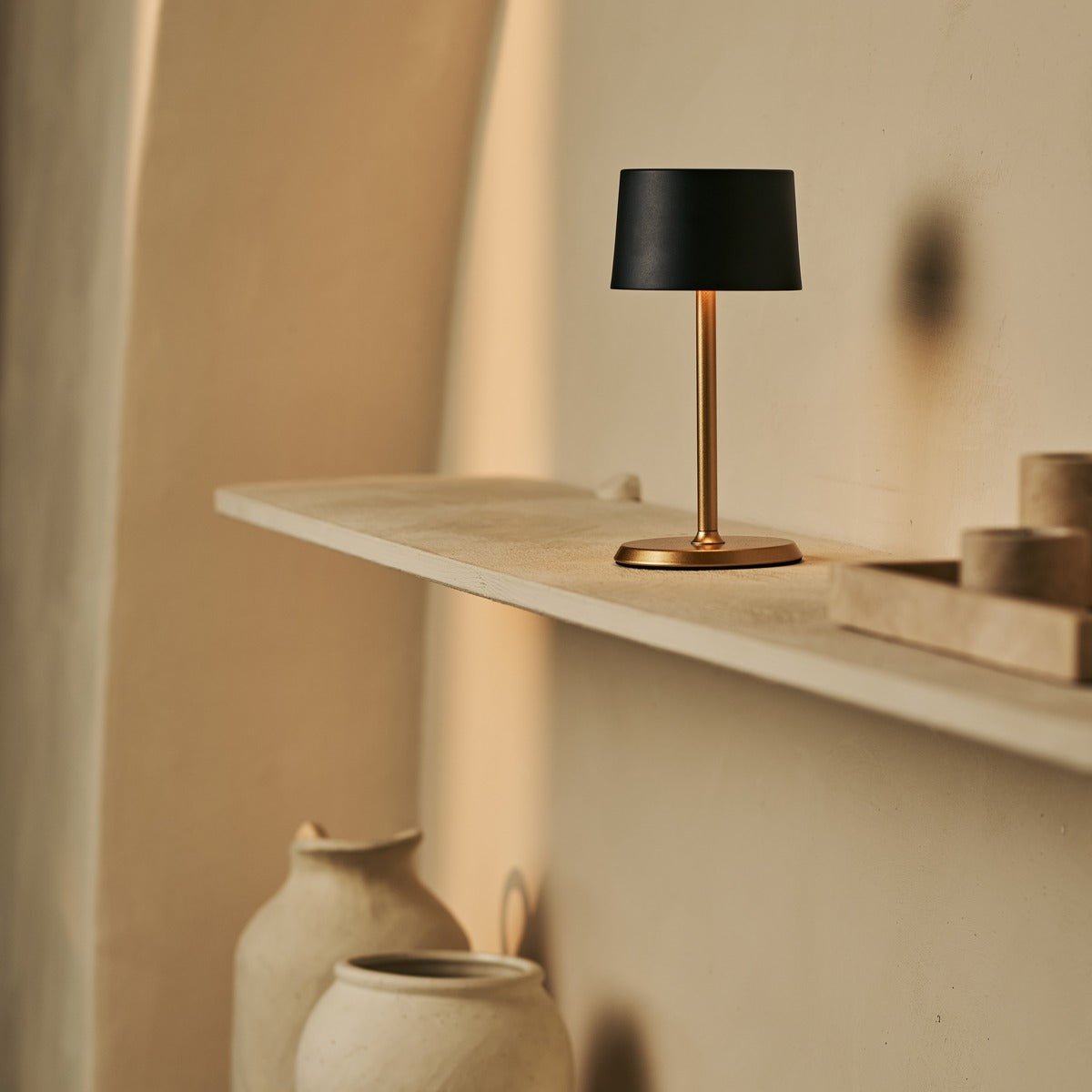 Tavellio-Amsterdam - David Black & Gold oplaadbare tafellamp 2 op 1 met verstelbare hoogte - dimbaar en draadloos met 120 uur batterij