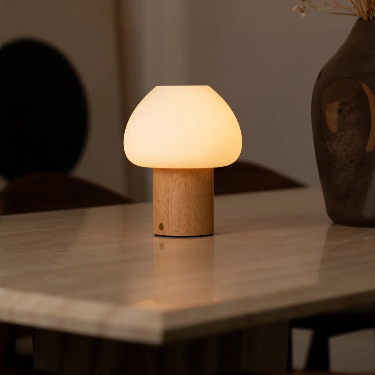 Tavellio-Amsterdam - Fynn Lichtbruine houten lamp – Oplaadbaar, dimbaar en stijlvol