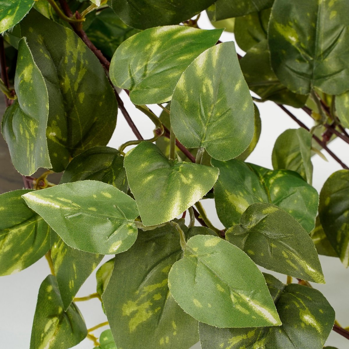 Glimmerdekorationen – Künstliche Hängepflanze Scindapsus im Blumentopf – H45 x Ø25 cm – Grün