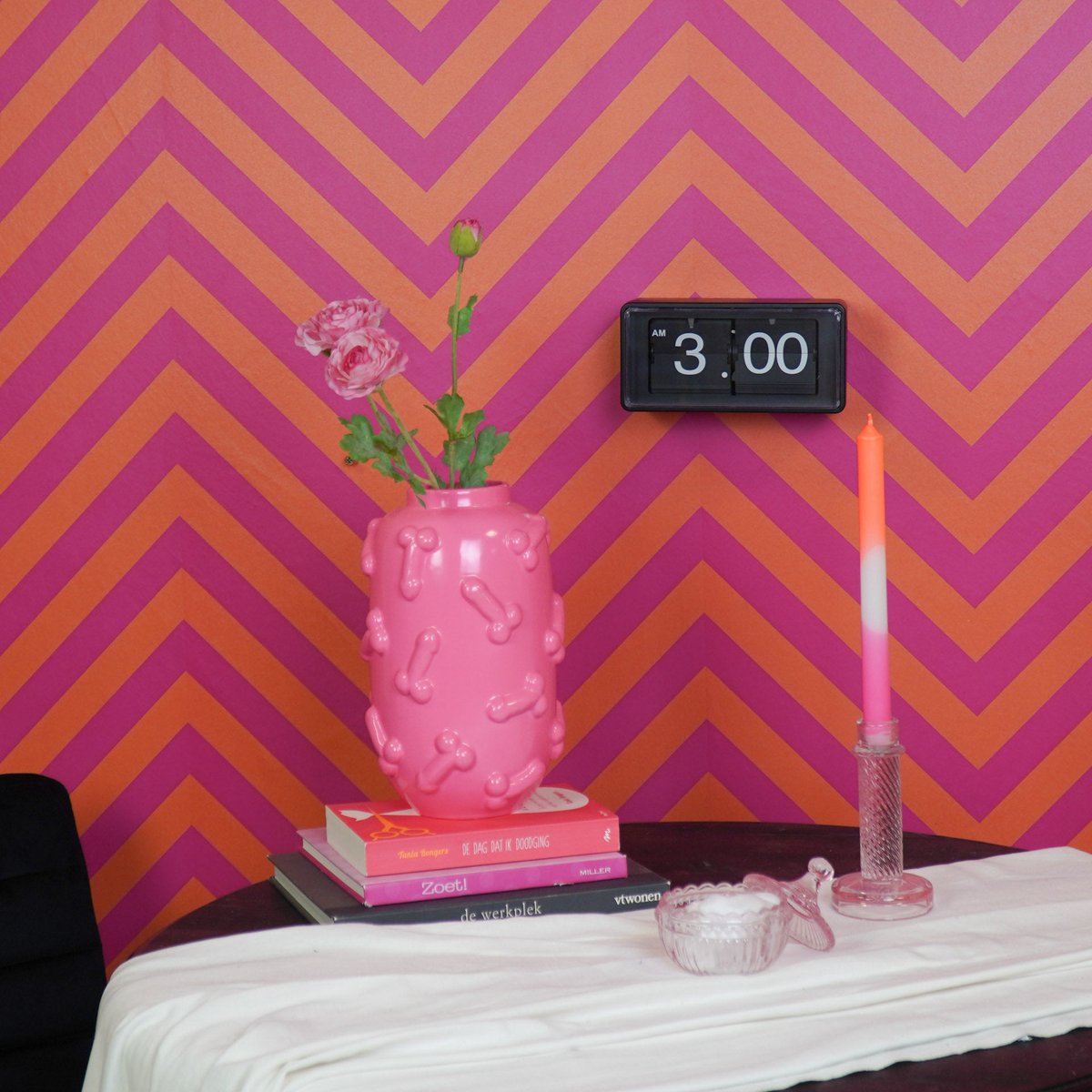 Housevitamin - Klokkabinet klok flip over-zwart- 22x13x11,5 cm