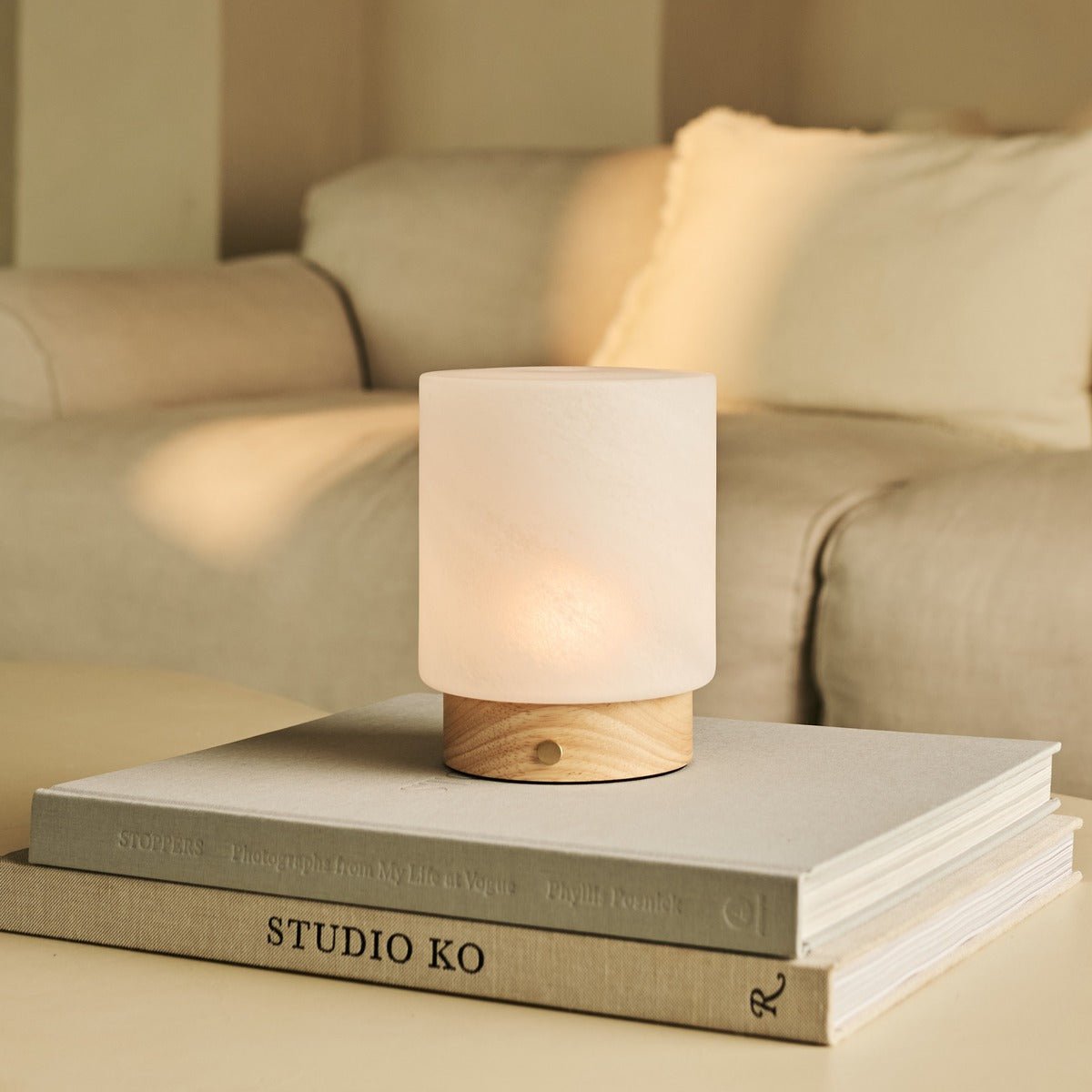 Tavellio-Amsterdam - Pien lichtbruine houten tafellamp - oplaadbaar, dimbaar en tot 100 uur batterij