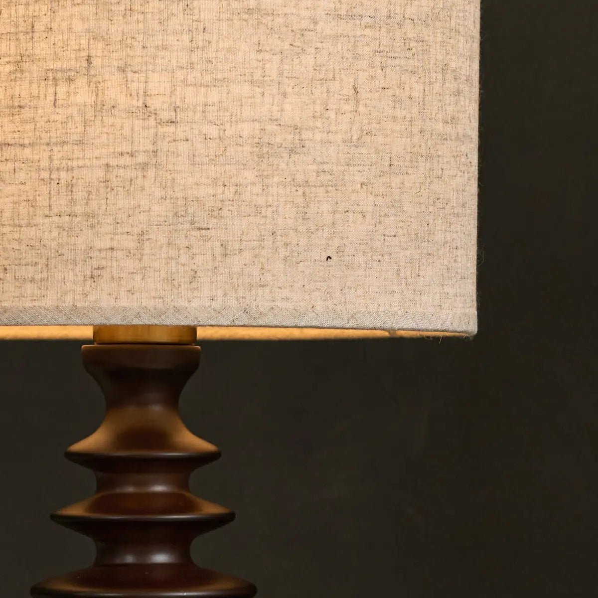 Tavellio-Amsterdam - Bodhi donkerbruine houten lamp met beige lampenkap – elegante verlichting voor elke kamer