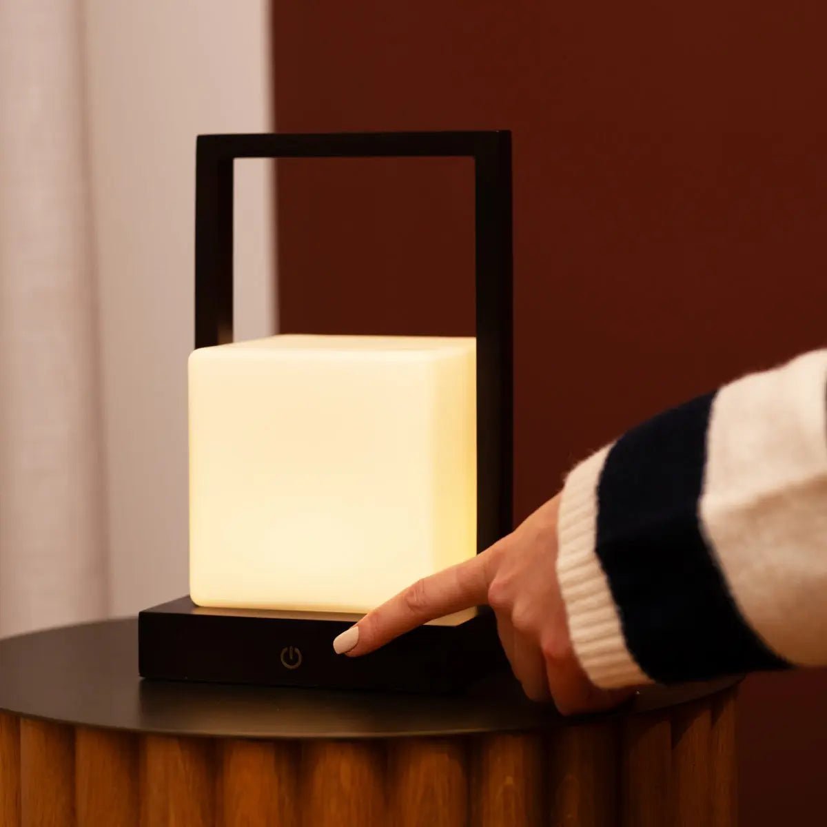 Tavellio-Amsterdam - Noah donkerbruine houten oplaadbare tafellamp met glas en houten handgreep