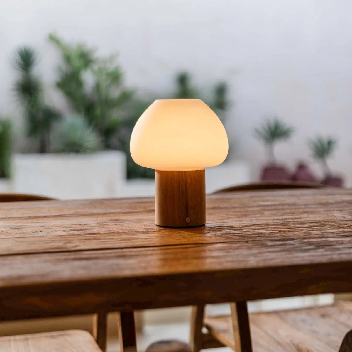 Tavellio-Amsterdam - Fynn Lichtbruine houten lamp – Oplaadbaar, dimbaar en stijlvol