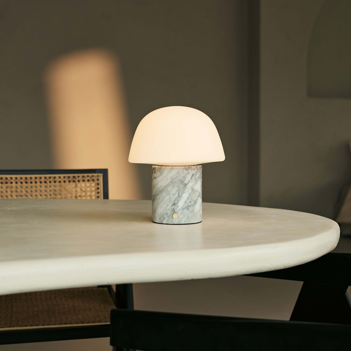 Tavellio-Amsterdam - Maes White / Bianco Statuarietto - Elegante marmeren oplaadbare tafellamp