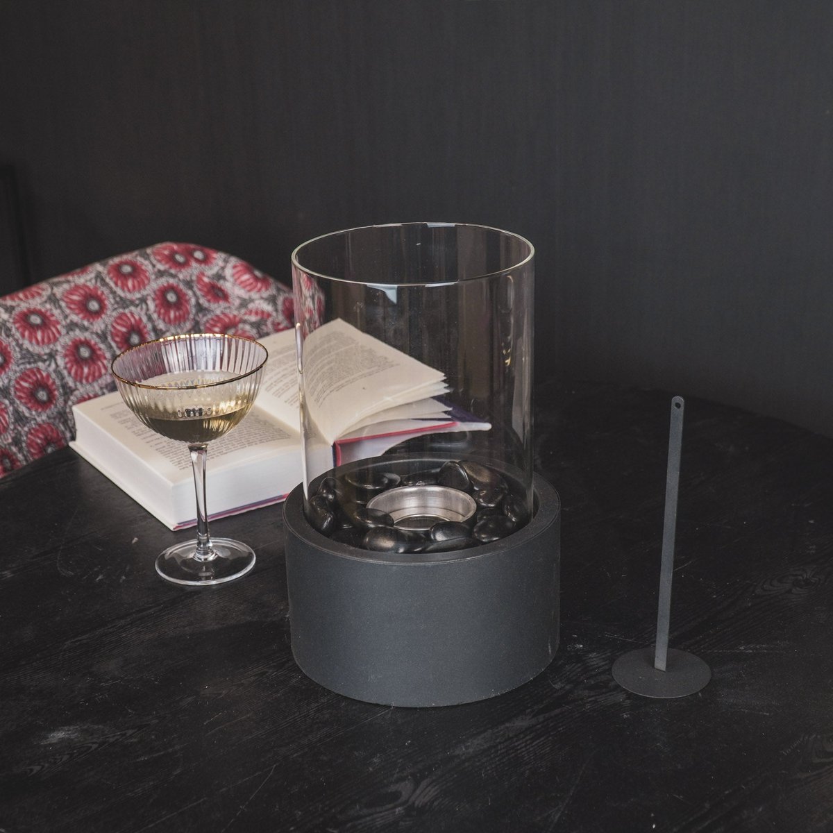 Housevitamin - Tafelbrander - Ronde - metaal/glas - zwart - 18x18x26,5 cm