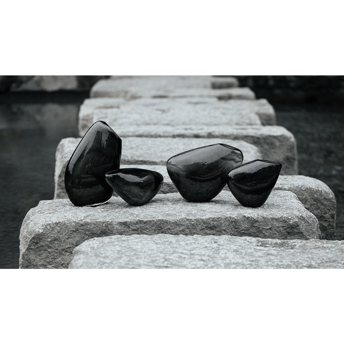 Element Accessories - Langwerpige luxe glazen vaas van innovatief organisch design, KOOKY13GR