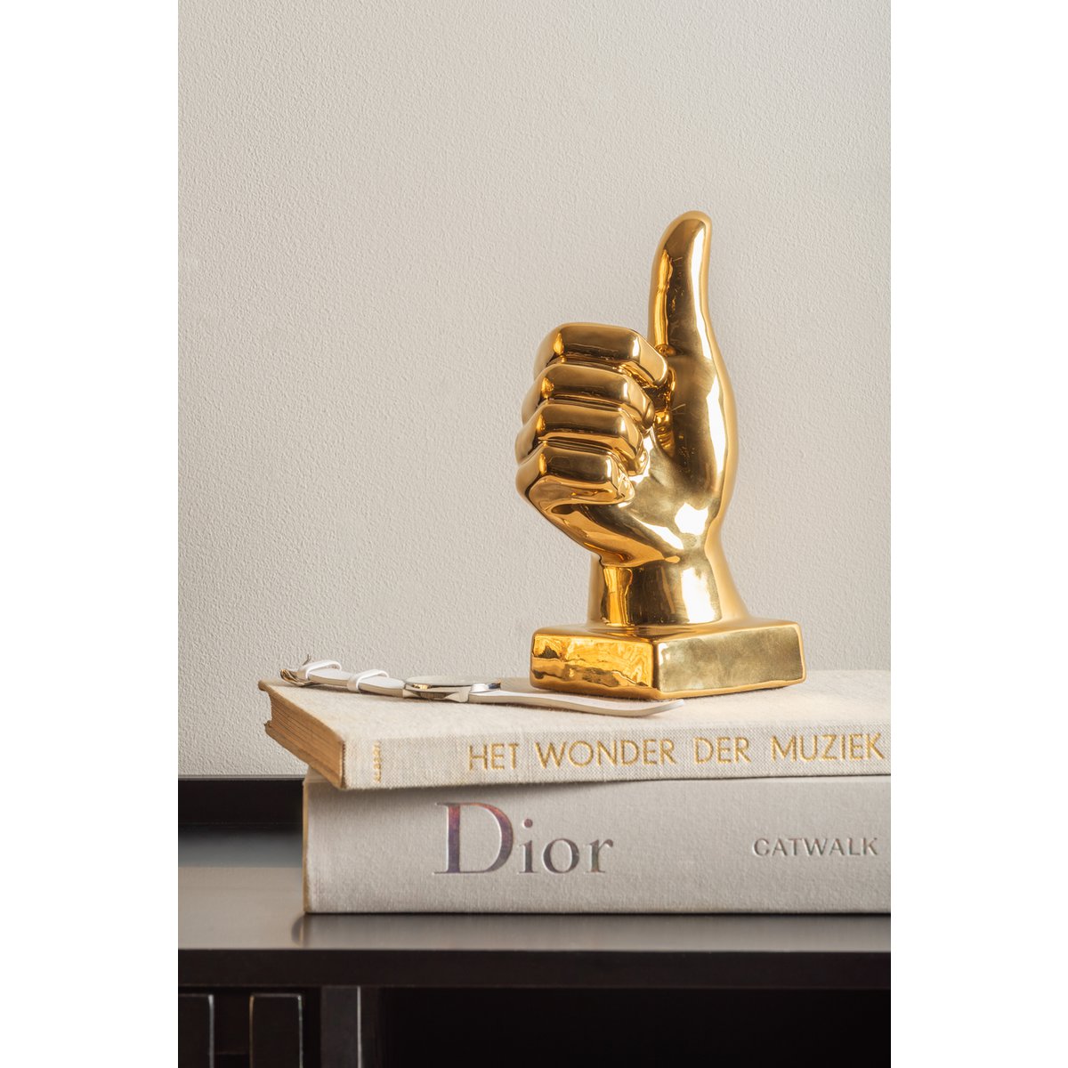 Gegenwart - Statue Okay