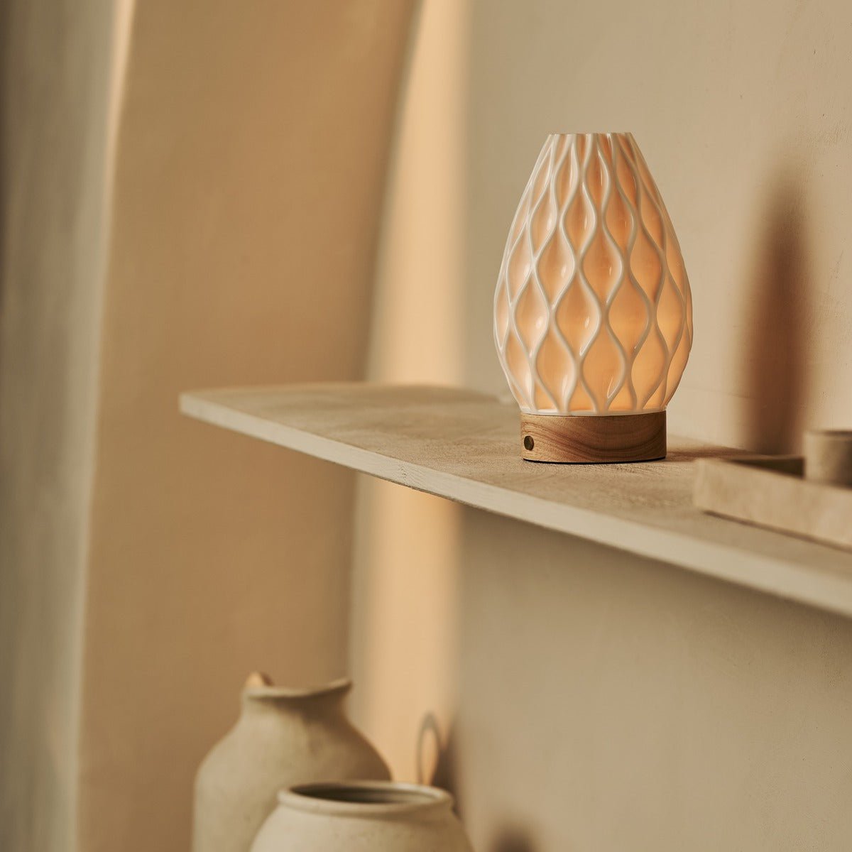 Tavellio-Amsterdam - Vela lichtbruine draadloze tafellamp in 3D-geprinte porselein-oplaadbaar, dimbaar en tot 100 uur licht
