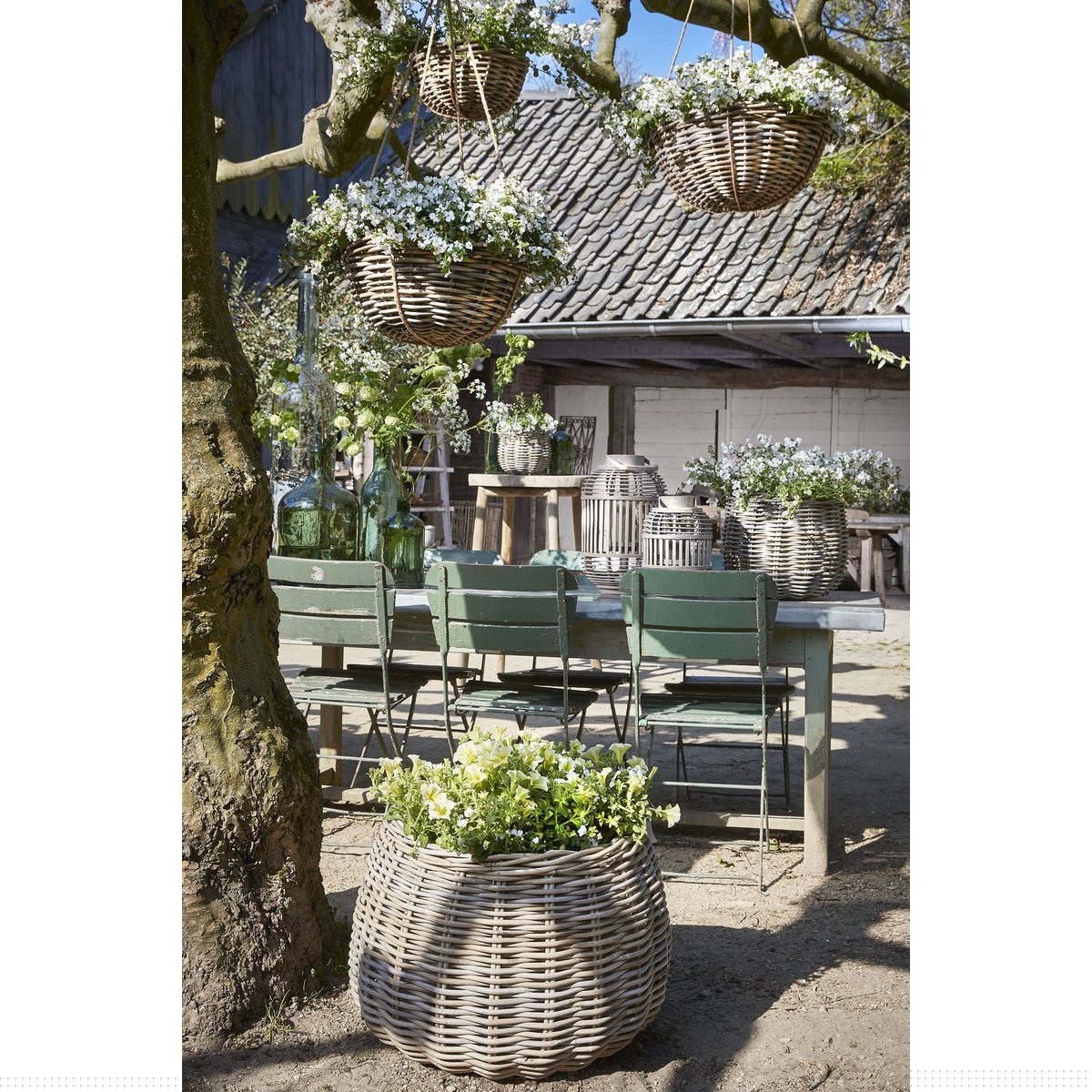 Mica Decorations - Marcia Plantenmand Hangend voor Buiten - H20 x Ø40 cm - Rotan - Grijs