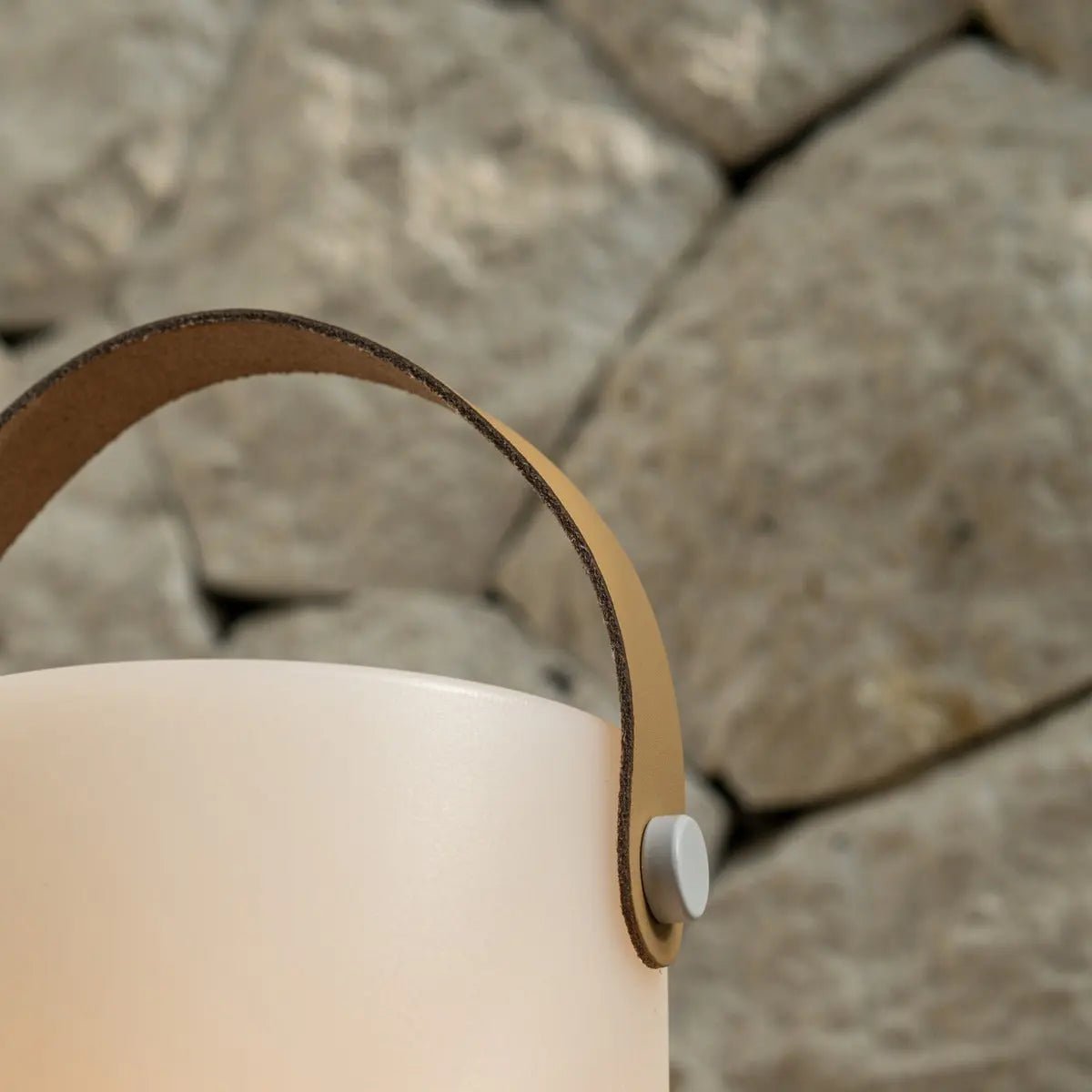 Tavellio-Amsterdam - Avery lichtbruin oplaadbare houten tafellamp – draadloos en dimbaar met leren band