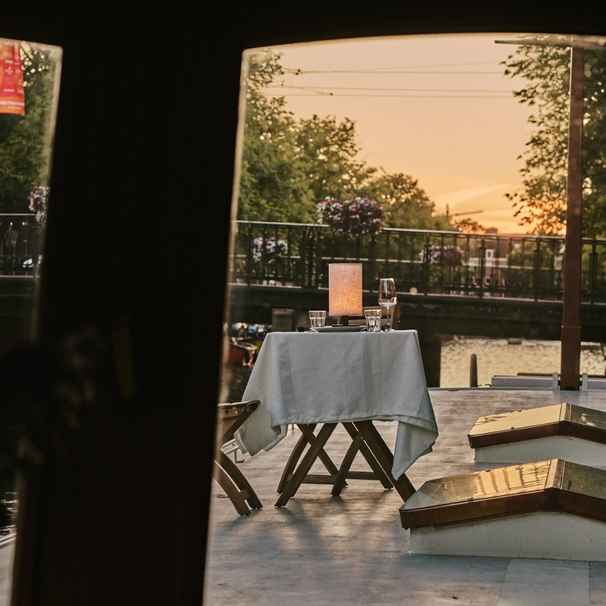 Tavellio-Amsterdam - Ben donkerbruine houten tafellamp - Oplaadbaar en dimbaar