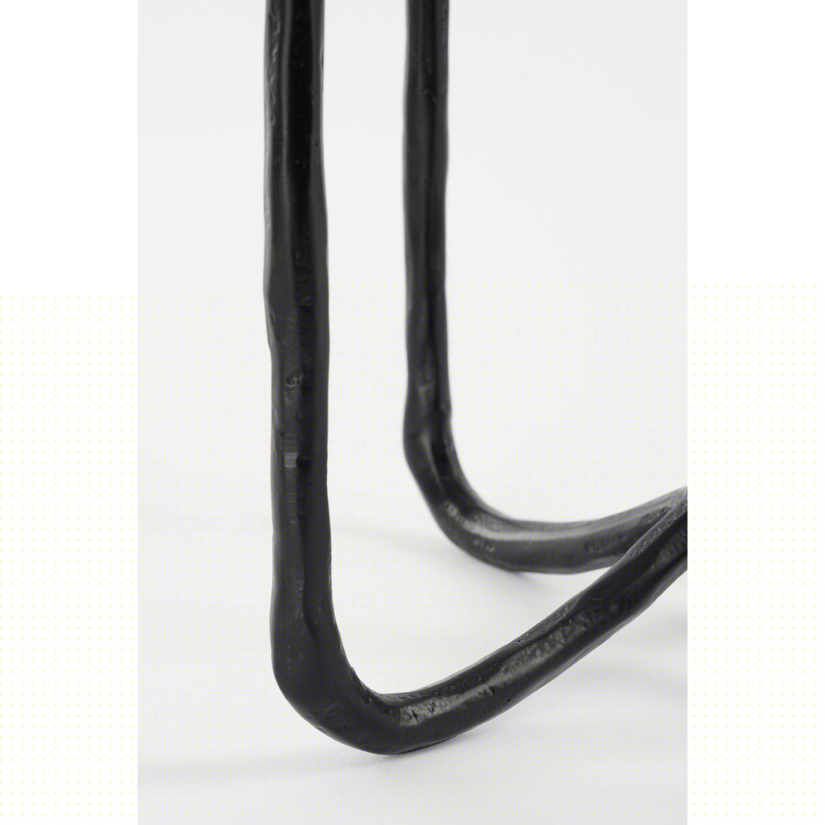 Mica Decorations – Christy Kerzenständer – L23 x B23 x H44 cm – Aluminium – Schwarz