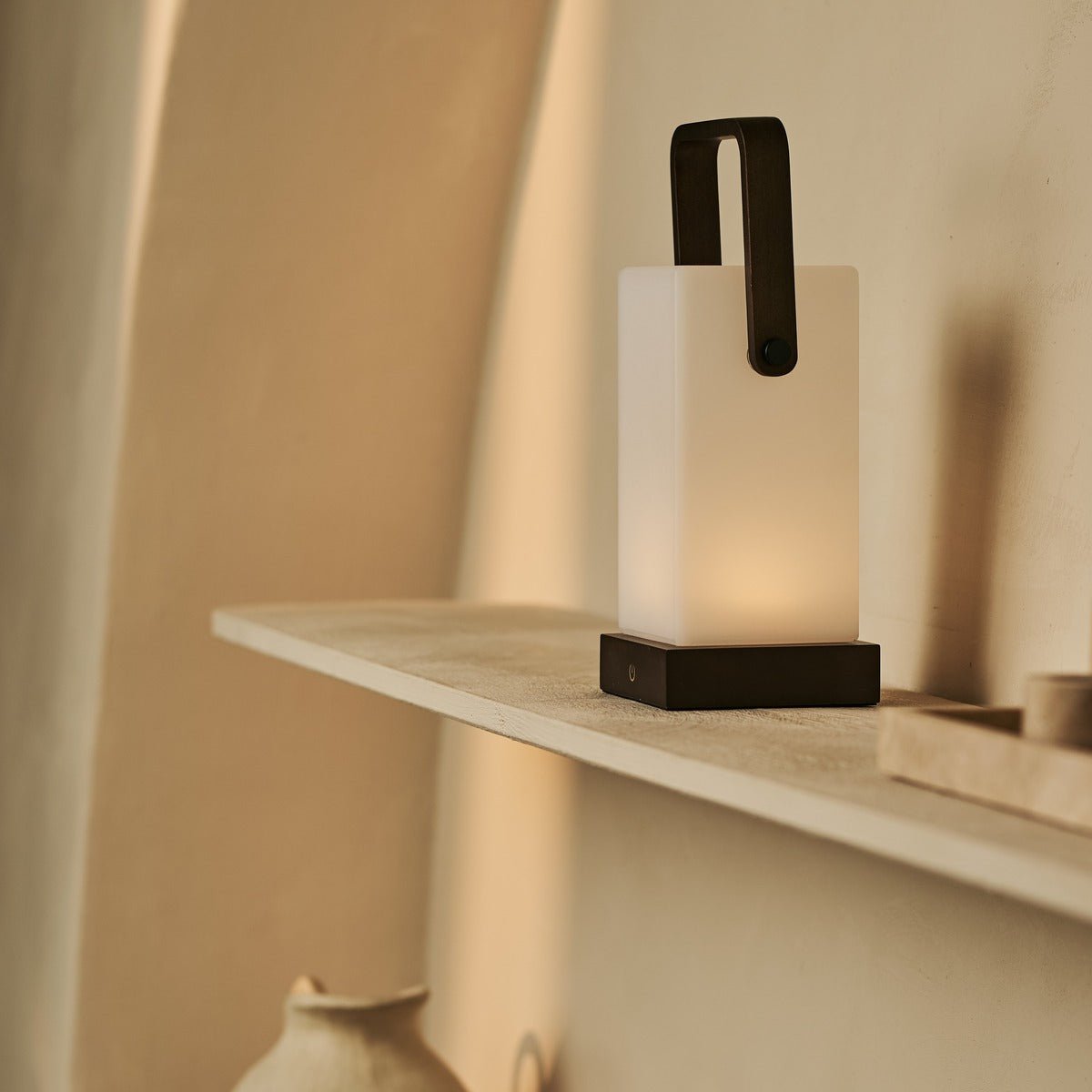 Tavellio-Amsterdam - Harper Donkerbruine Houten Lamp – Snoerloze Oplaadbare Tafellamp met Handvat