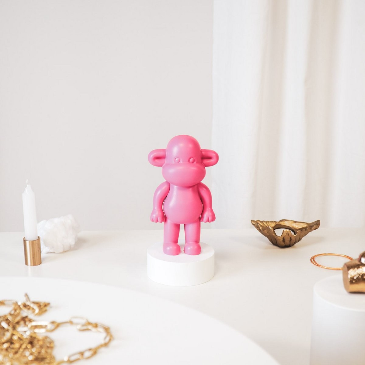 Housevitamin - Ornament - aap -beeldje 'de legende'- polyresin - roze - 11x7x19cm