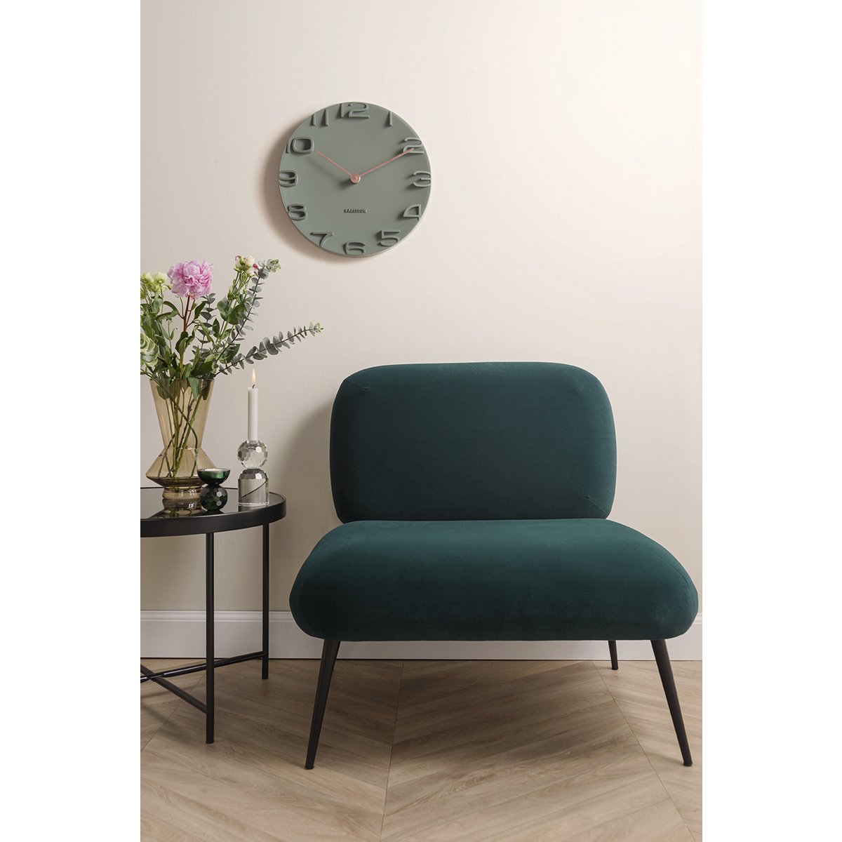 Karlsson - Wanduhr am Rand