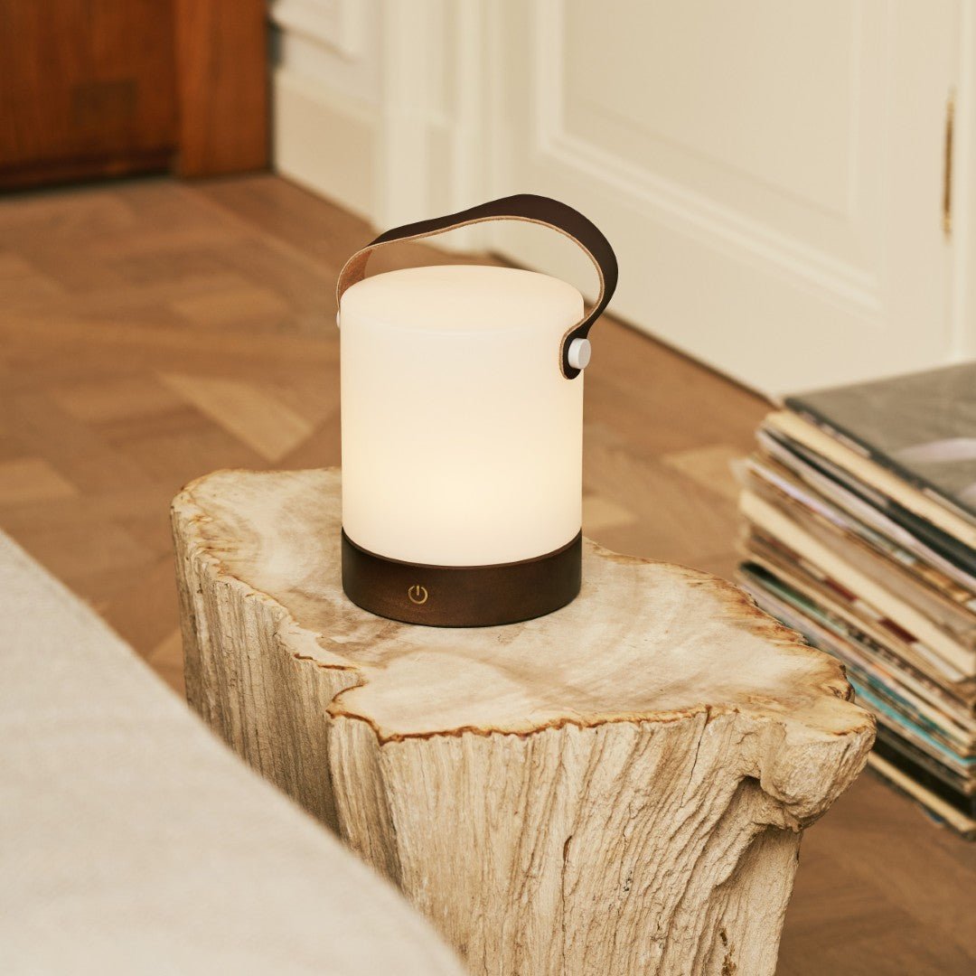 Tavellio-Amsterdam - Avery donkerbruine oplaadbare houten tafellamp – draadloos en dimbaar met leren band