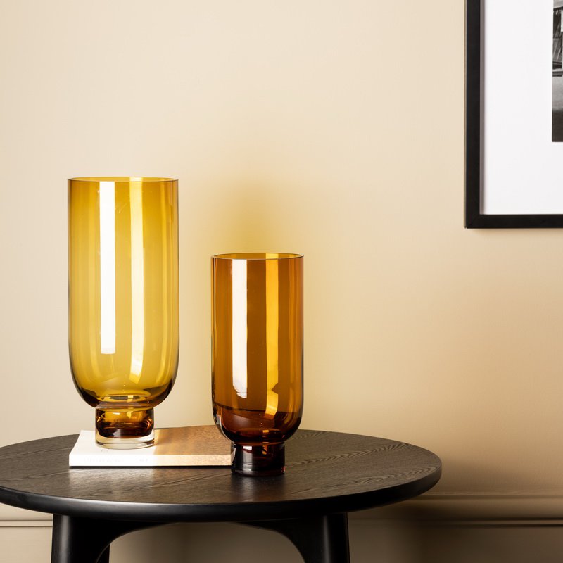 Element Accessories - Sobere moderne glazen vaas, cilindrische vorm op een stevige voet, warm donkeroranje, OMAHA14AM