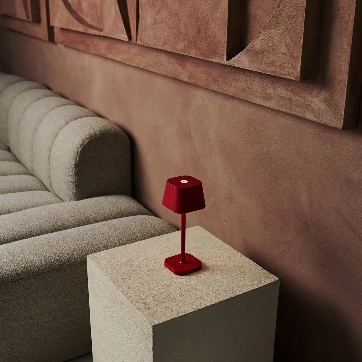 Tavellio-Amsterdam - Ava Berry Red - Oplaadbare tafellamp | Stijlvol, draadloos en dimbaar