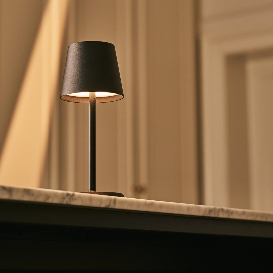Tavellio-Amsterdam - James Black oplaadbare ijzeren tafellamp – draadloos, dimbaar en elegant