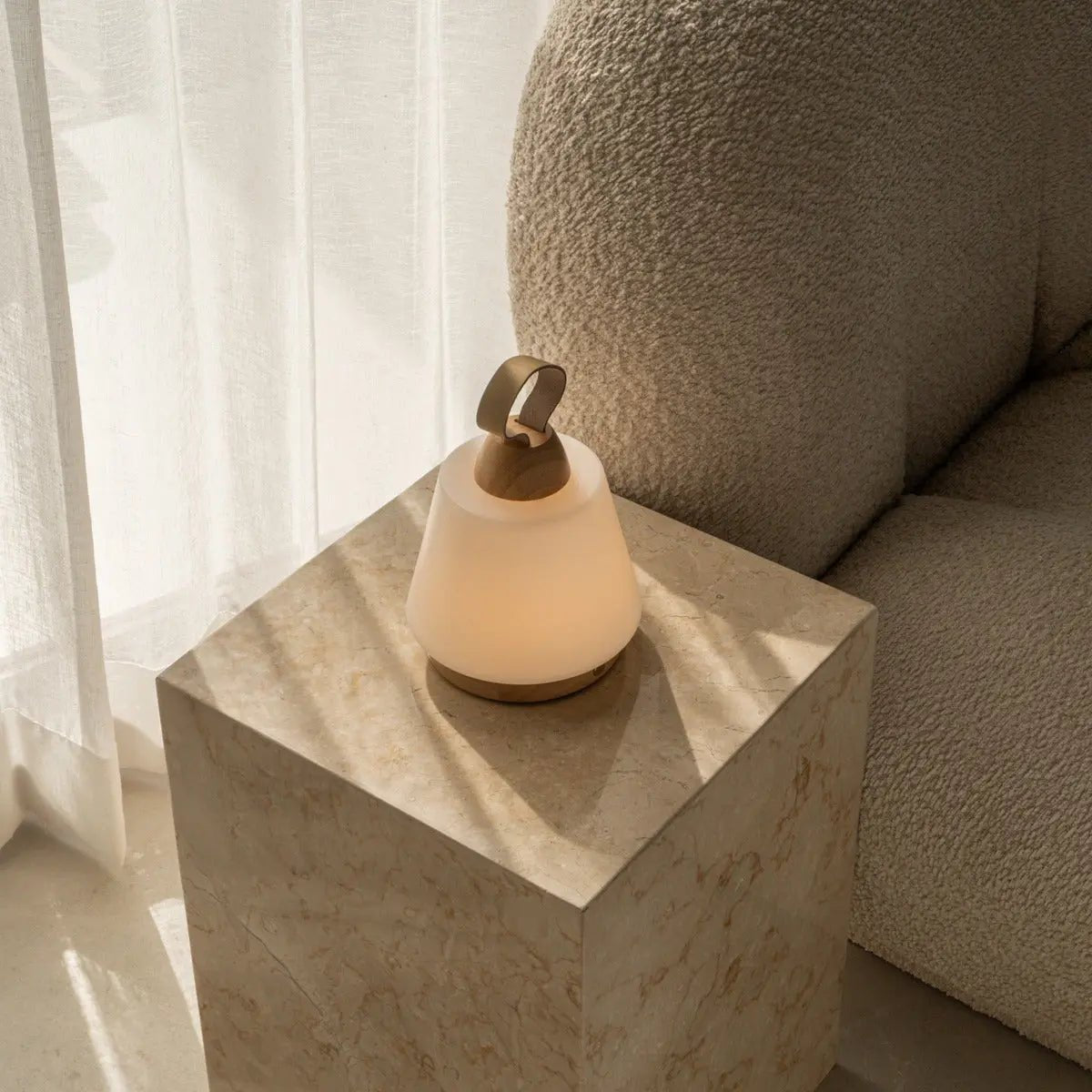 Tavellio-Amsterdam - Liv lichtbruine oplaadbare lamp – lederen band, dimbaar, draadloos