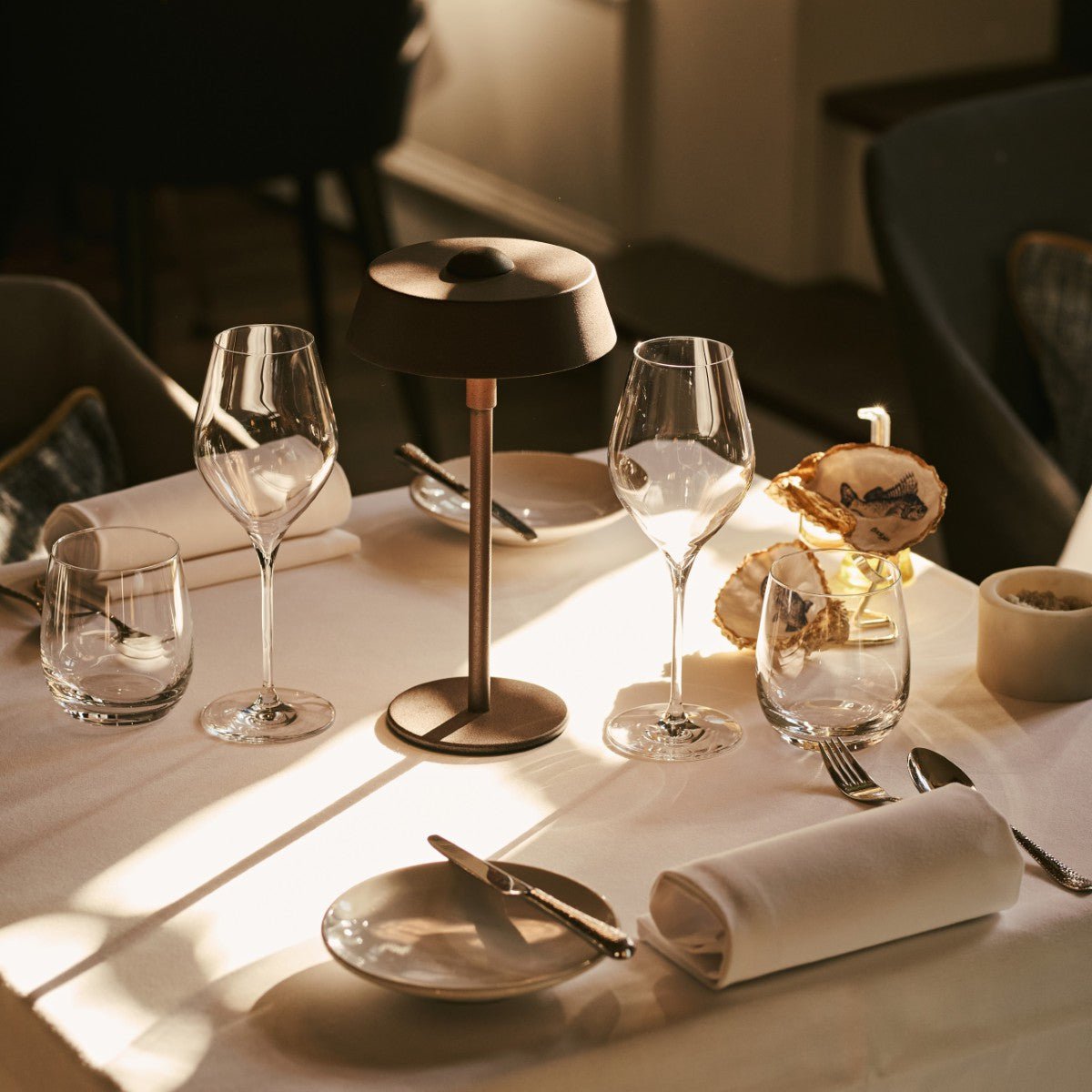 Tavellio-Amsterdam - Luca Mocha Brown - USB -oplaadbare lamp L Minimalistisch, speels en dimpelbaar