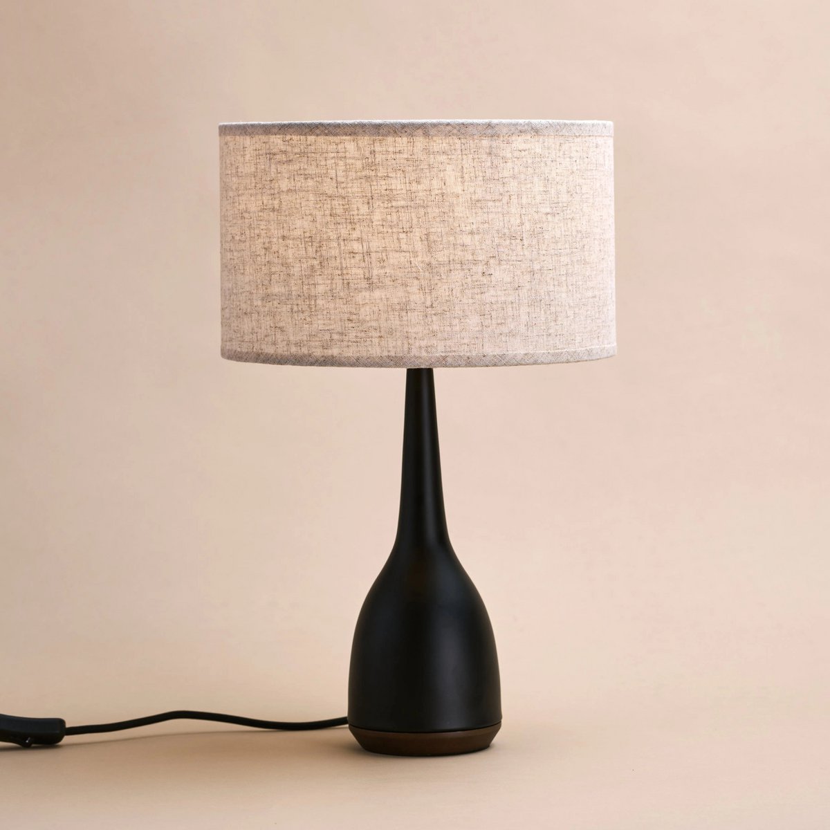 Tavellio-Amsterdam - Jacob zwarte lamp met beige kap – elegante en warme verlichting