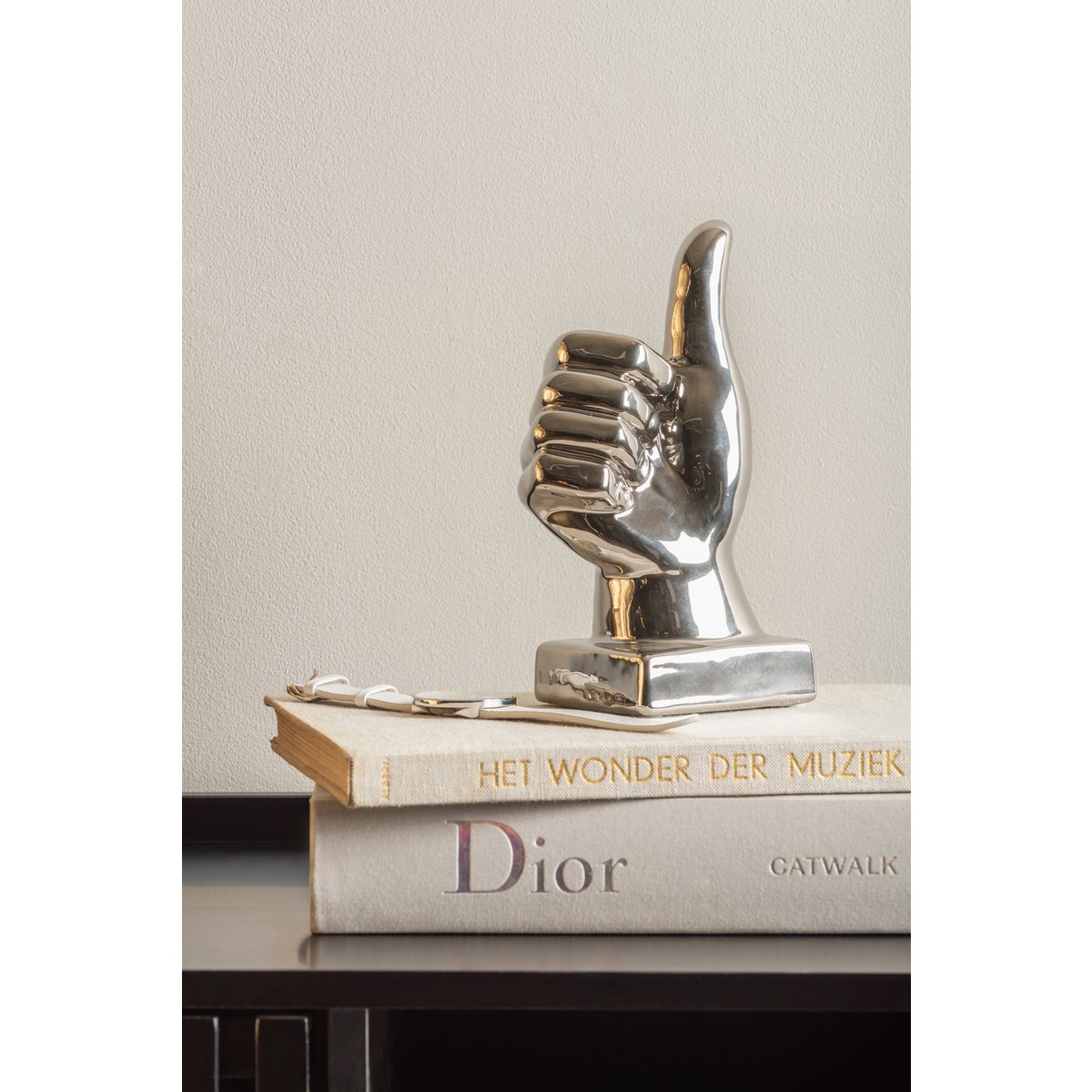 Gegenwart - Statue Okay