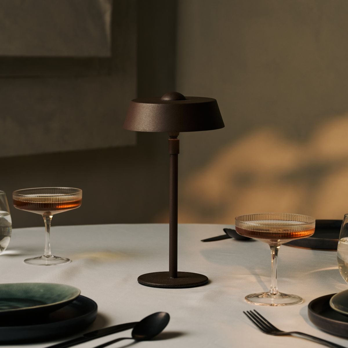 Tavellio-Amsterdam - Luca Mocha Brown - USB -oplaadbare lamp L Minimalistisch, speels en dimpelbaar