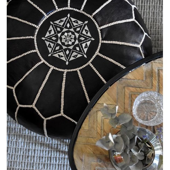 Poufs & Kissen - Lederpouf - schwarz - gefüllt geliefert