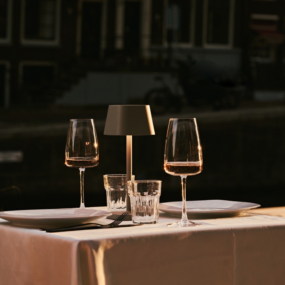 Tavellio-Amsterdam - Ava Shadow Gray - Oplaadbare tafellamp | Stijlvol, draadloos en dimbaar