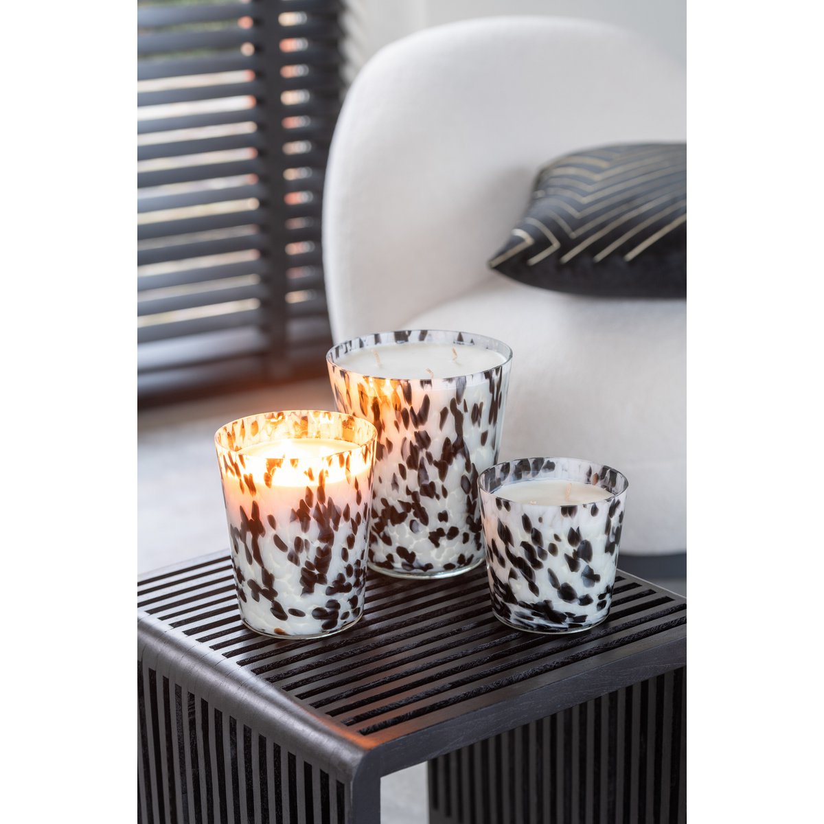 J-Line – Duftkerze Noa Schwarz/Weiß Small-50U