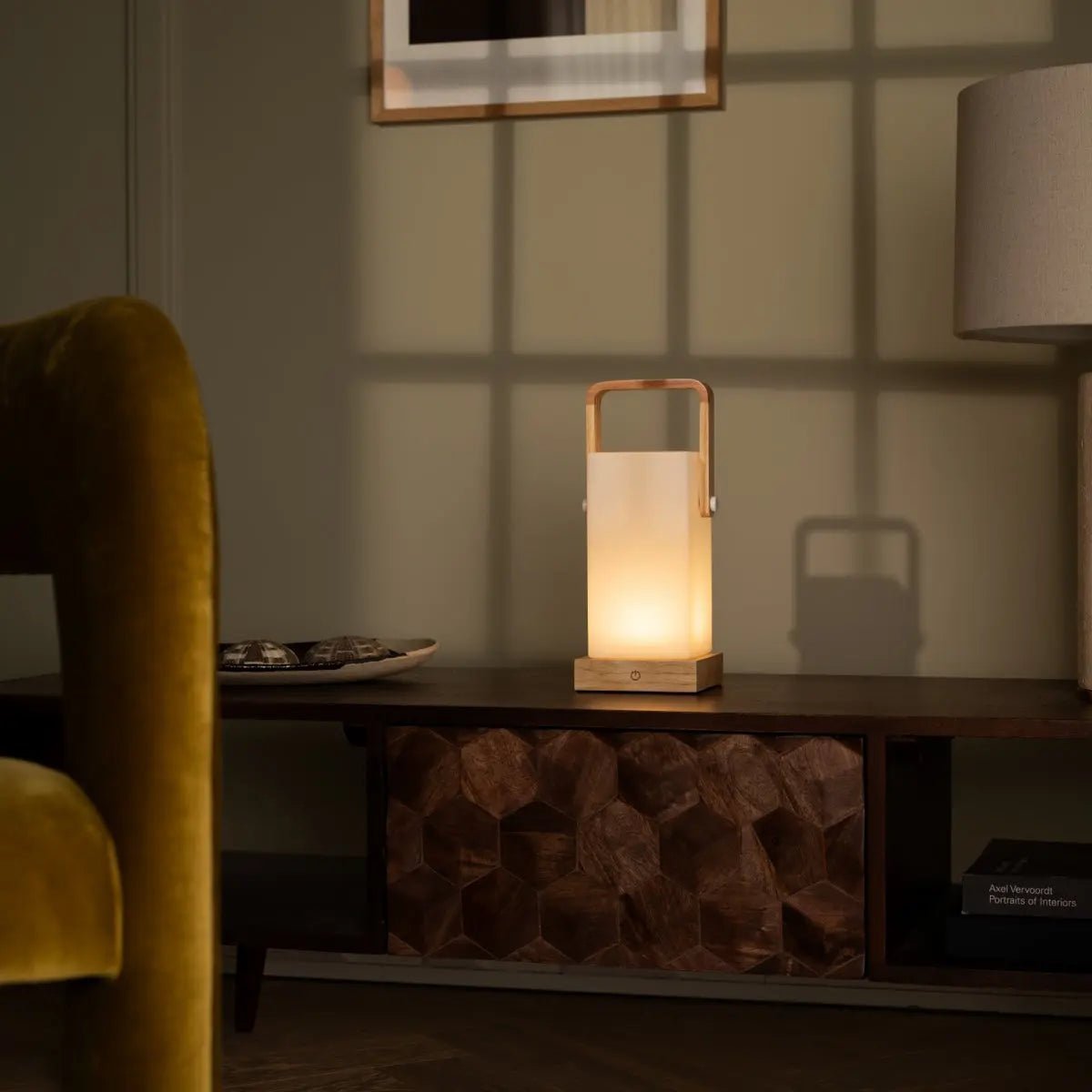 Tavellio-Amsterdam - Harper lichtbruine houten lamp – draadloze oplaadbare tafellamp met handvat