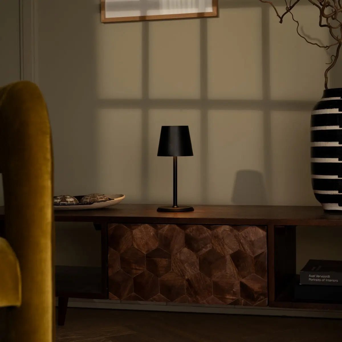 Tavellio-Amsterdam - James Black oplaadbare ijzeren tafellamp – draadloos, dimbaar en elegant
