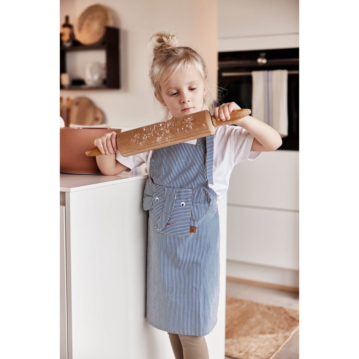 OYOY - Gestreifte Denim-Elefantenschürze