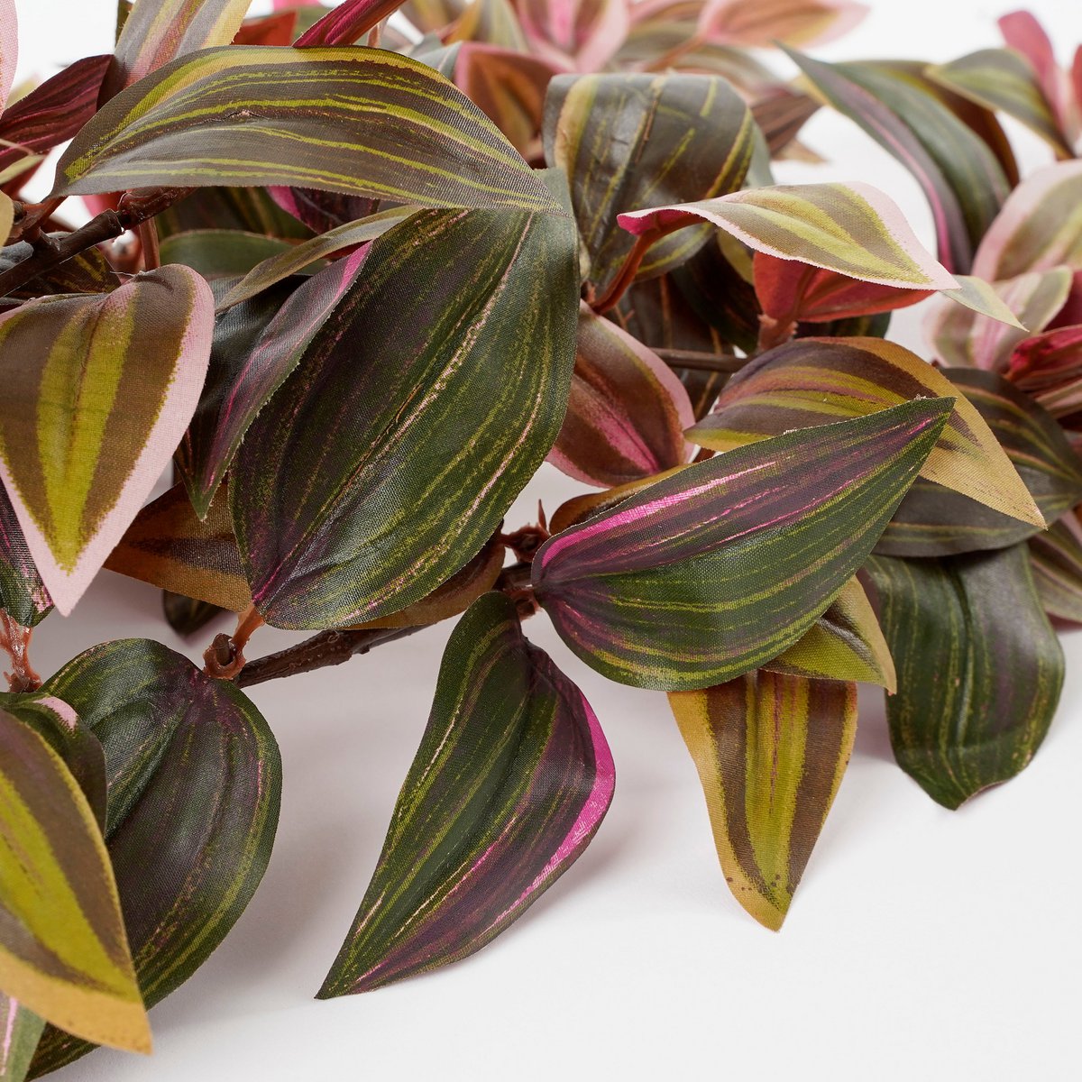 Glimmerdekorationen – Tradescantia Künstliche Hängepflanze – L15 x B20 x H54 cm – Bordeaux
