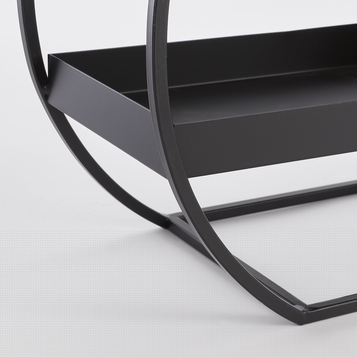 Mica Decorations – Dekorationsregal rund – L40 x B17 x H38 cm – Metall – Schwarz