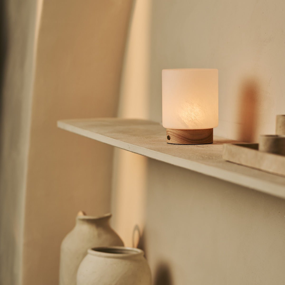 Tavellio-Amsterdam - Pien lichtbruine houten tafellamp - oplaadbaar, dimbaar en tot 100 uur batterij