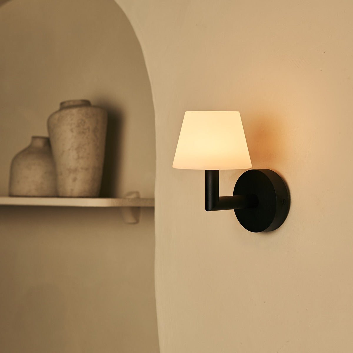 Tavellio-Amsterdam - Ted Black houten oplaadbare wandlamp | Draadloze en dimbare verlichting