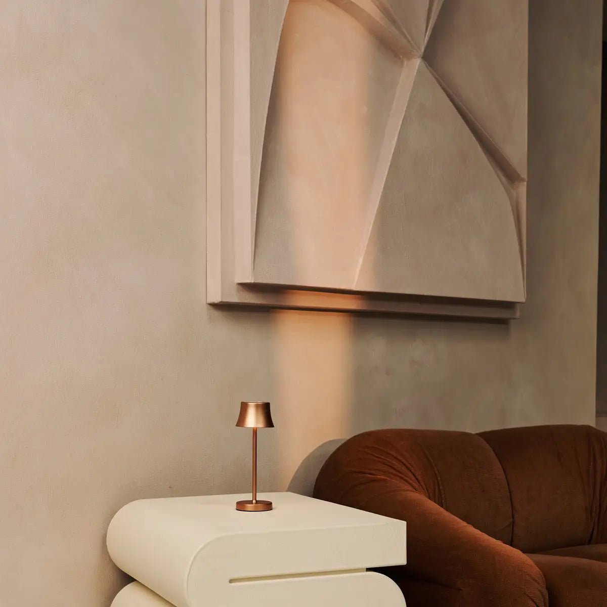 Tavellio-Amsterdam - De Pijp Mini koper oplaadbare tafellamp - Draadloos opladen, dimbare lamp en 3 lichte kleuren