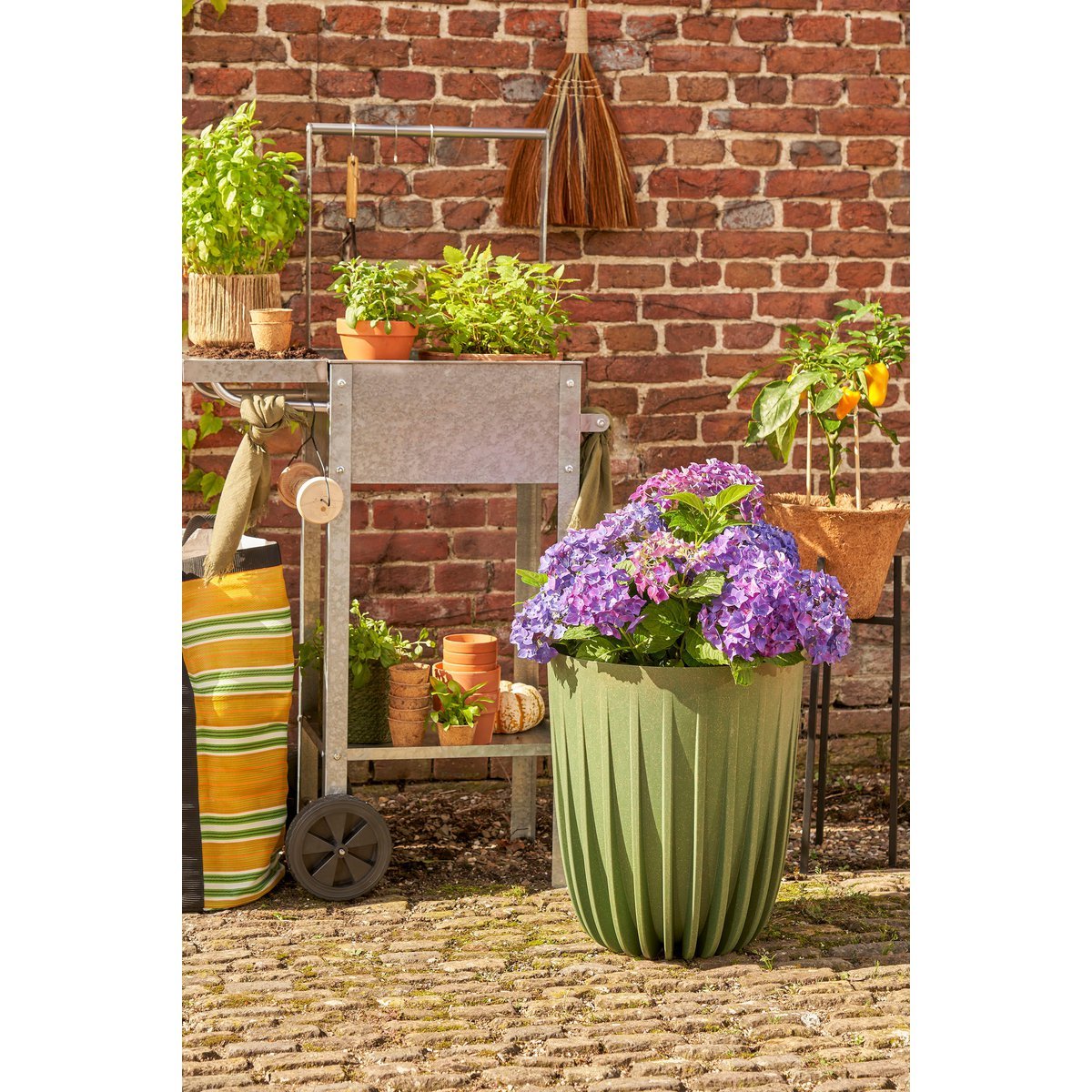 Mica Decorations - Lungo Bloempot - H46 x Ø39 cm - Polypropyleen - FSC Mix - Groen