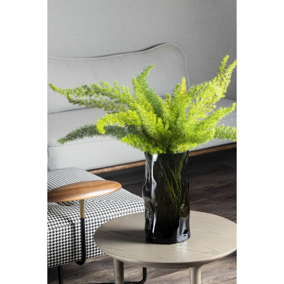 Element Accessories - Cilindrische glazen vaas met onregelmatige vorm, zoals zwart hout. ABU30GR