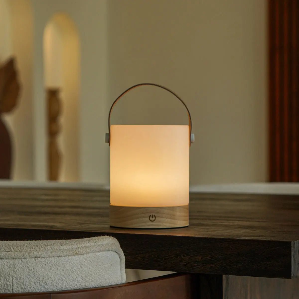 Tavellio-Amsterdam - Avery lichtbruin oplaadbare houten tafellamp – draadloos en dimbaar met leren band