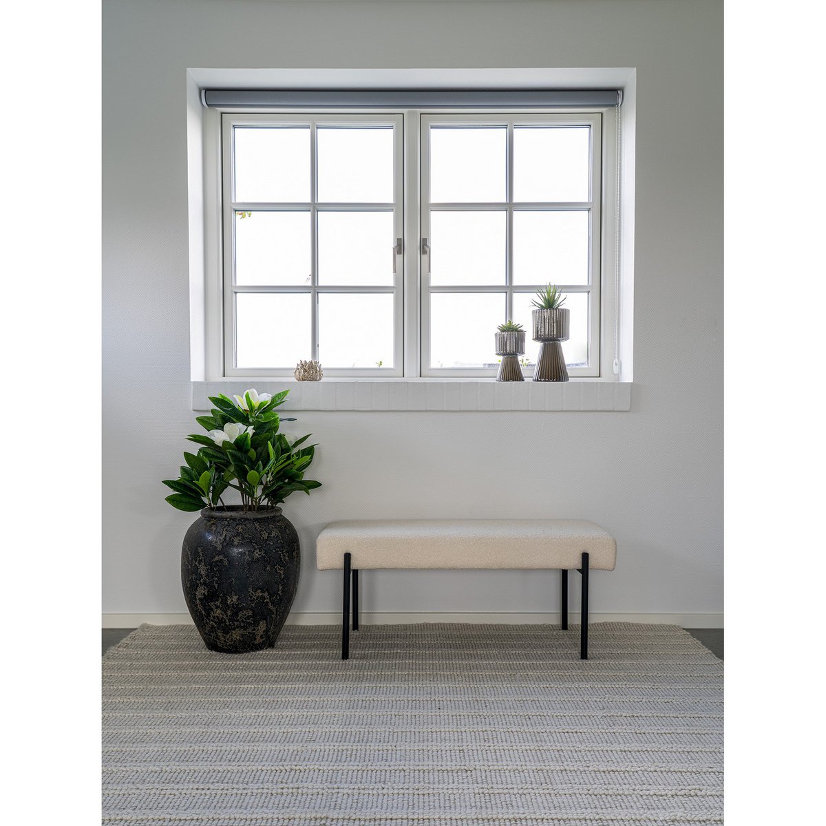 House Nordic - Swindon Bench - Bank in bouclé, wit met zwarte poten, 100x36x42,5 cm, HN1232