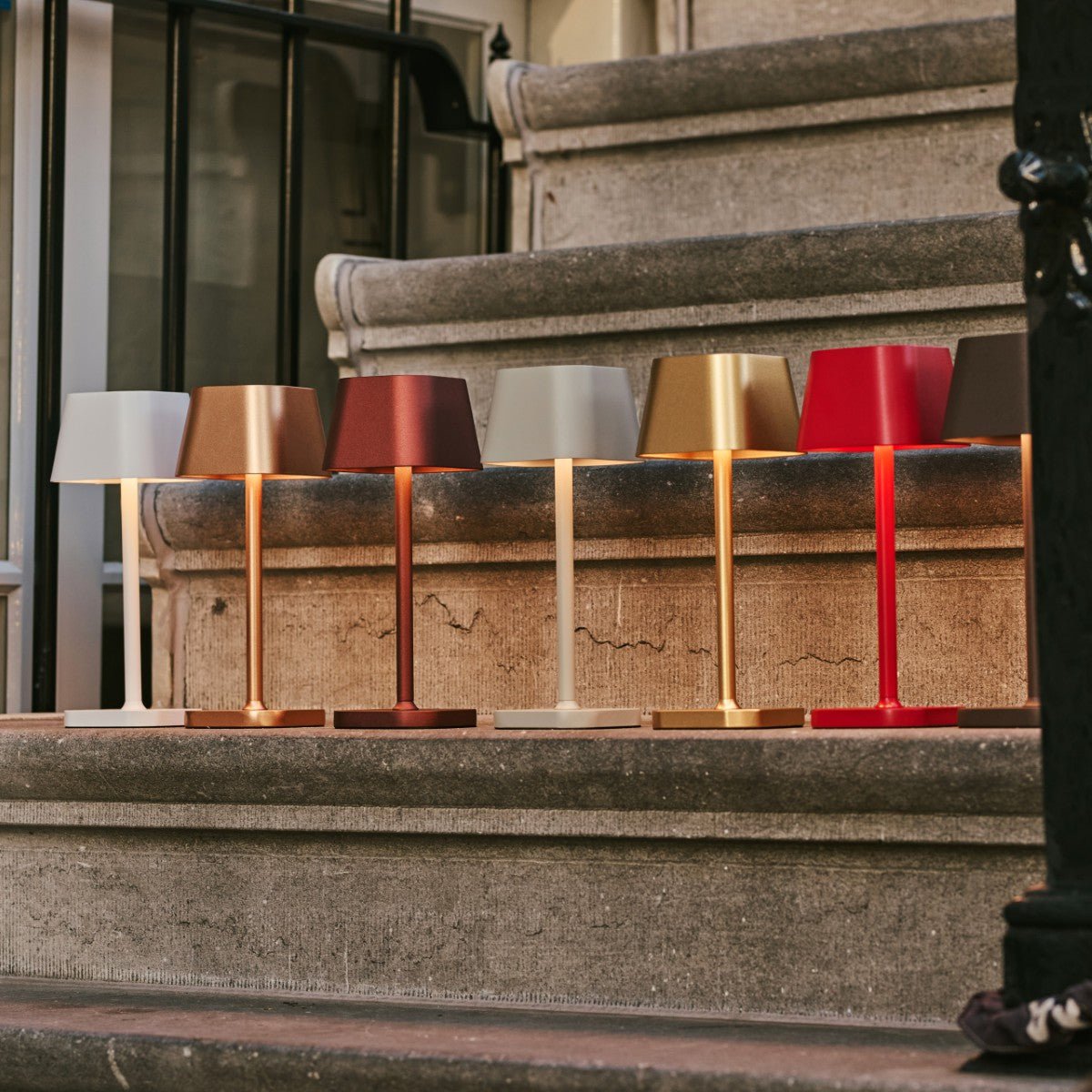 Tavellio-Amsterdam - Ava Berry Red - Oplaadbare tafellamp | Stijlvol, draadloos en dimbaar