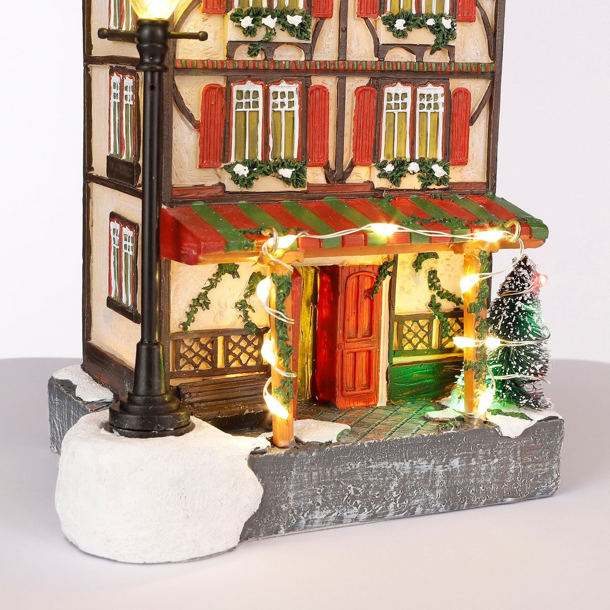 Mica Decorations - LuVille Kerstdorp Miniatuur Duitse Bar - L11 x B9 x H19 cm